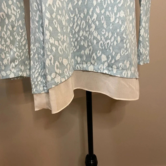 Logo by Lori Goldstein Blue and White Leopard Print Tunic with Sheer Layer - Picture 3 of 9